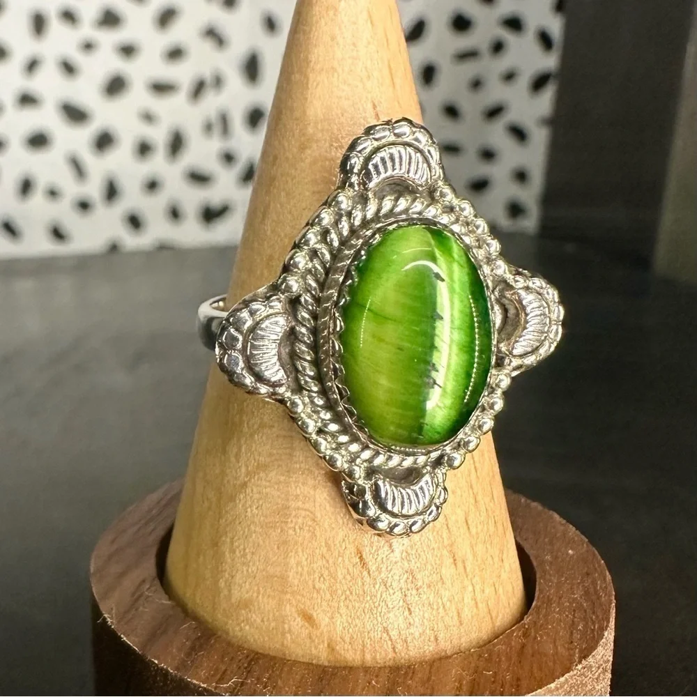 Sterling Silver Green Tigers Cats Eye Elegant Setting Statement Ring
